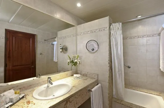 Iberostar Hacienda Dominicus Bayahibe chambre salle de bain